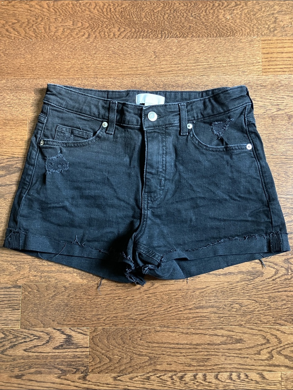 Women's H&M Distressed Denim- Casual High-Rise Style w/ free clip OR earrings:)